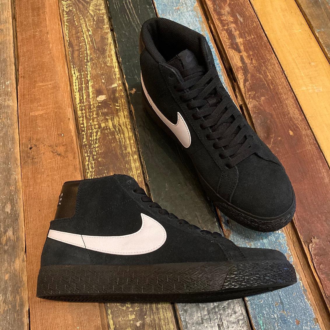 Nike SB Black/White/Black Blazer
