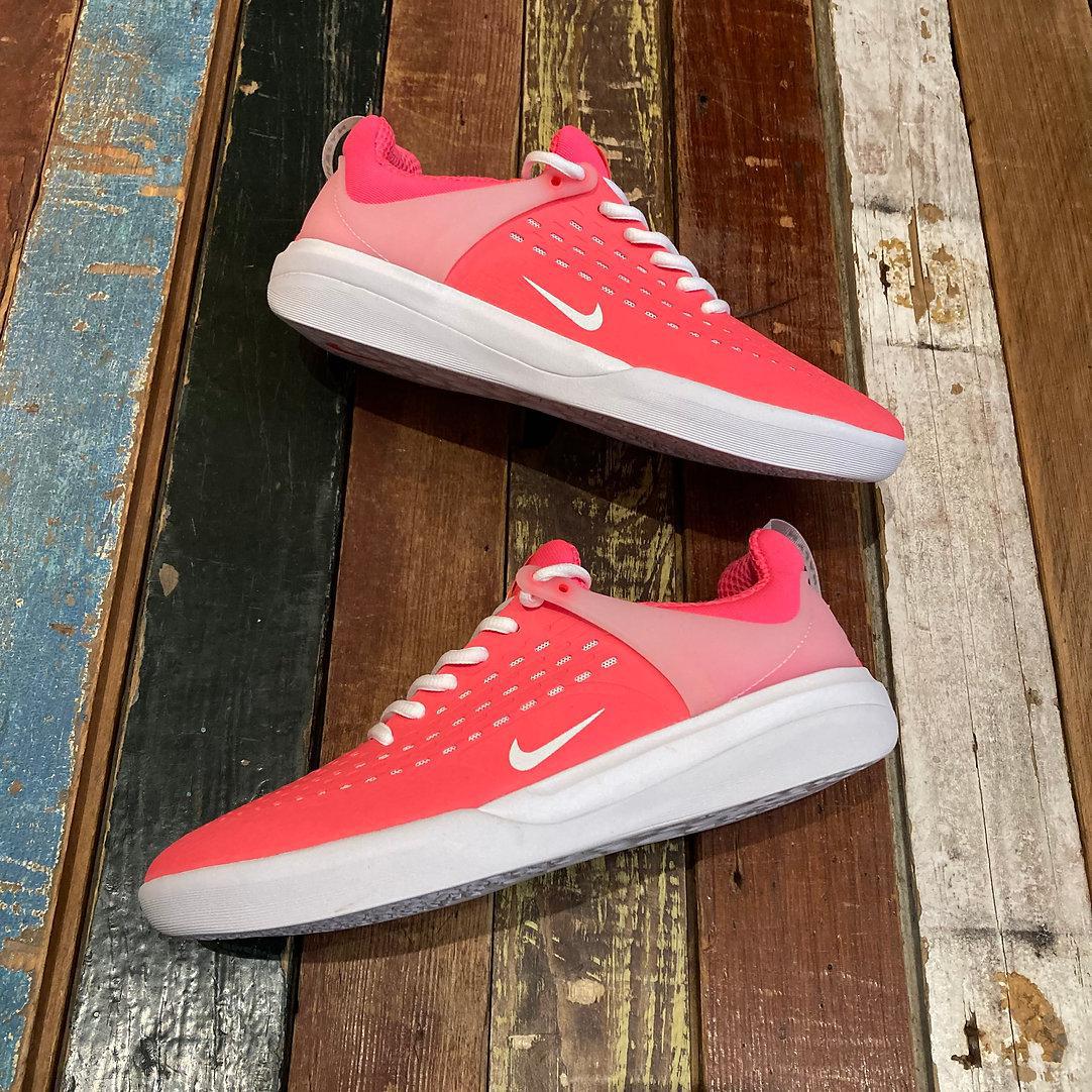 Nike SB Nyjah 3 Hot Punch/White DV7896-600