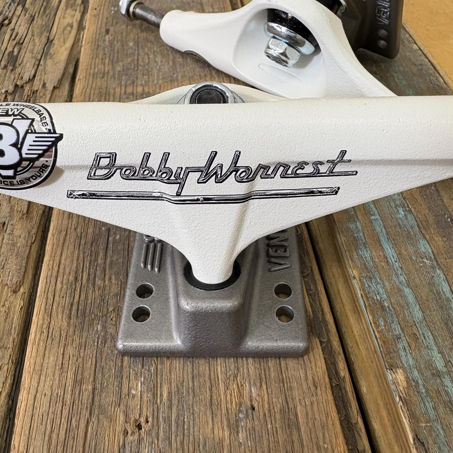 Venture Trucks V8 Bobby Worrest