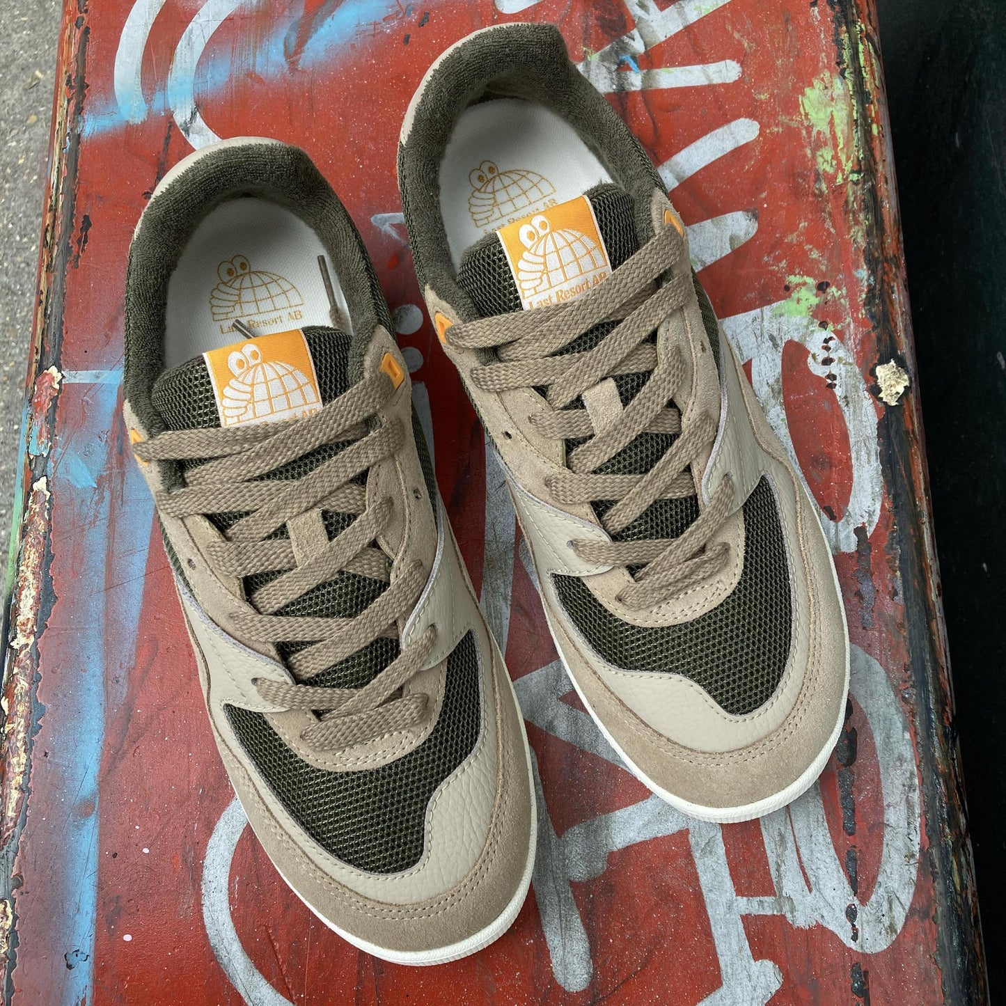 CM002-Lo (Tactile Green/White)