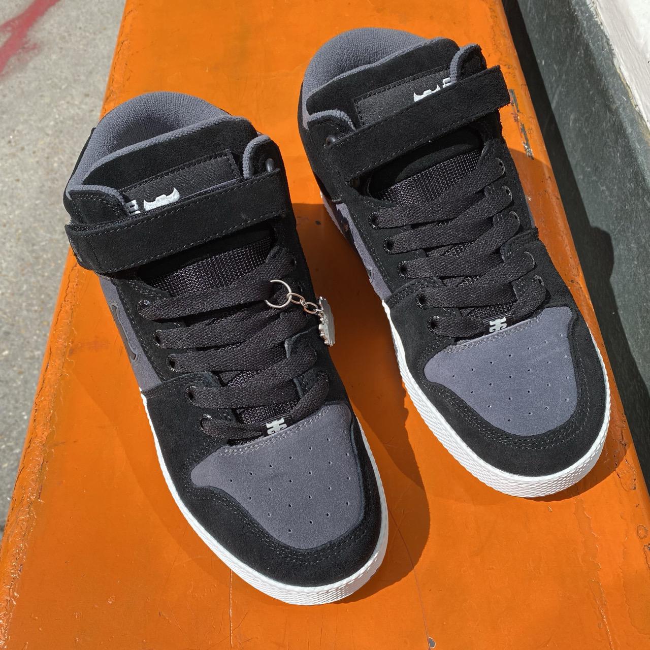 Ipath Grasshopper : (Black Suede)