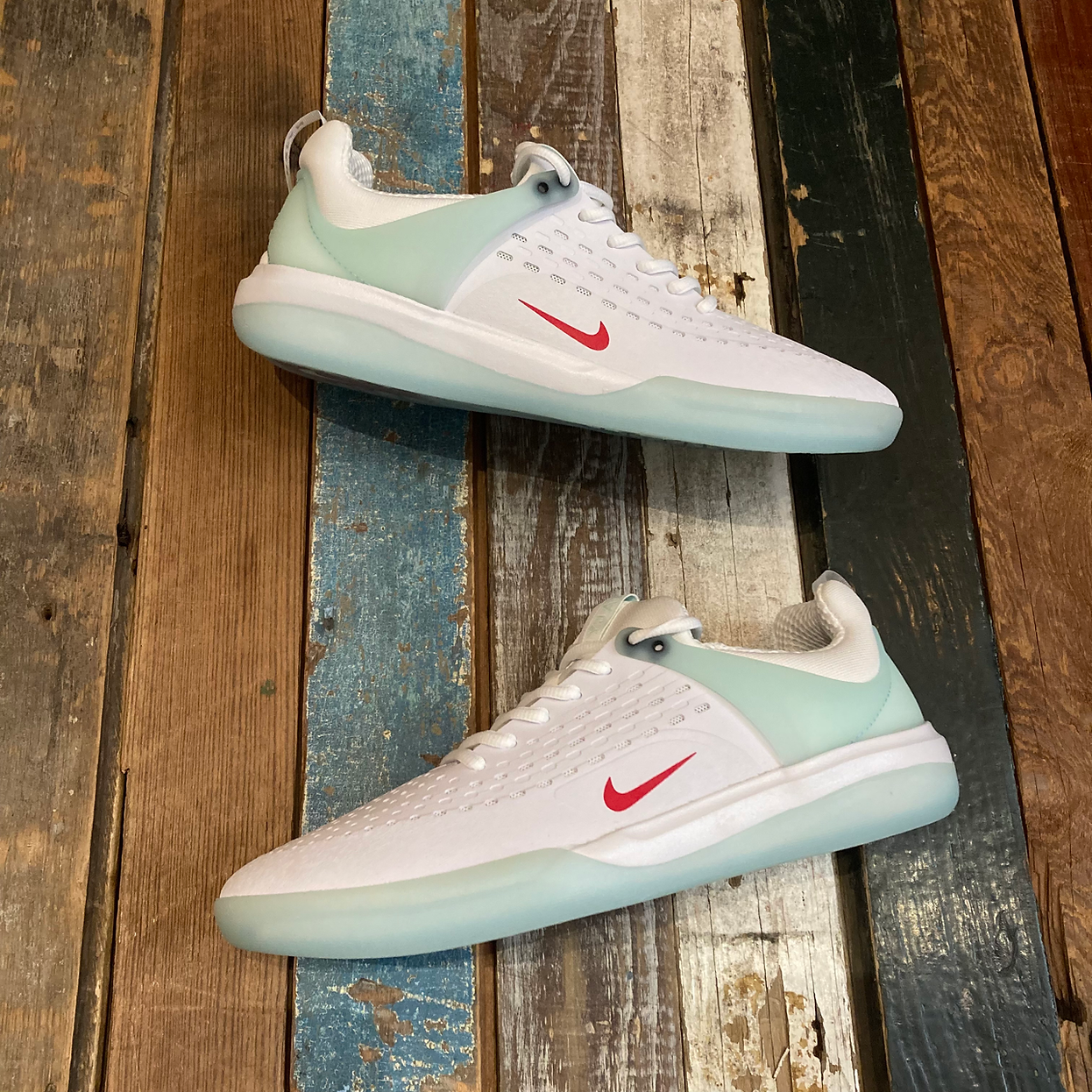 Nike SB Nyjah 3 Skylight/University Red DV7896-400