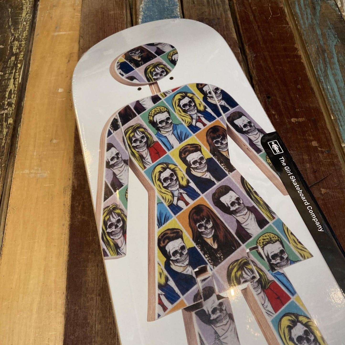 GIRL MODERNICA DECK