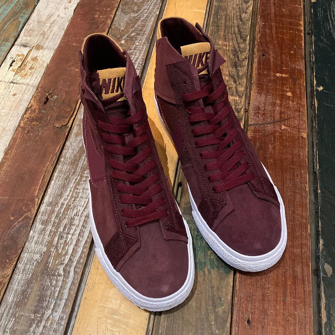 Nike SB Zoom Blazer Mid Premium Shoe Maroon DV7898-600