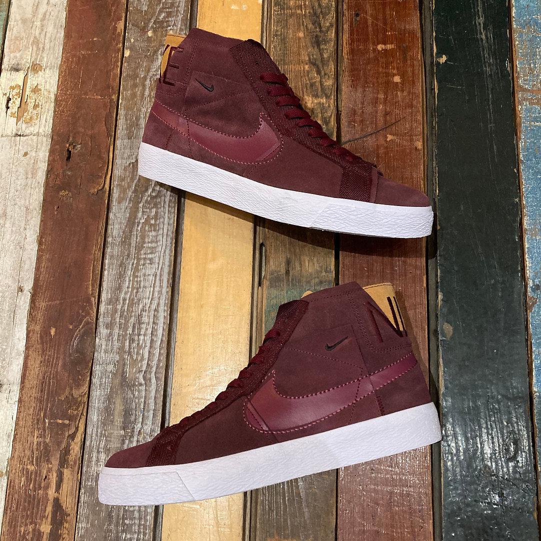 Nike SB Zoom Blazer Mid Premium Shoe Maroon DV7898-600