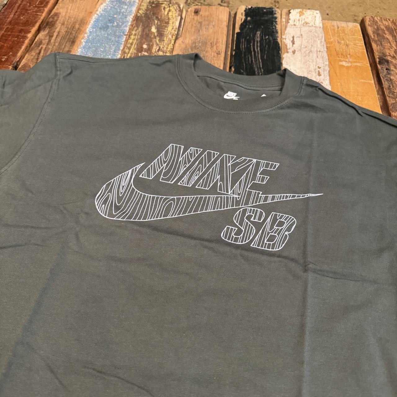 Nike SB Woodgrain Graphic T-Shirt (Dark Green)