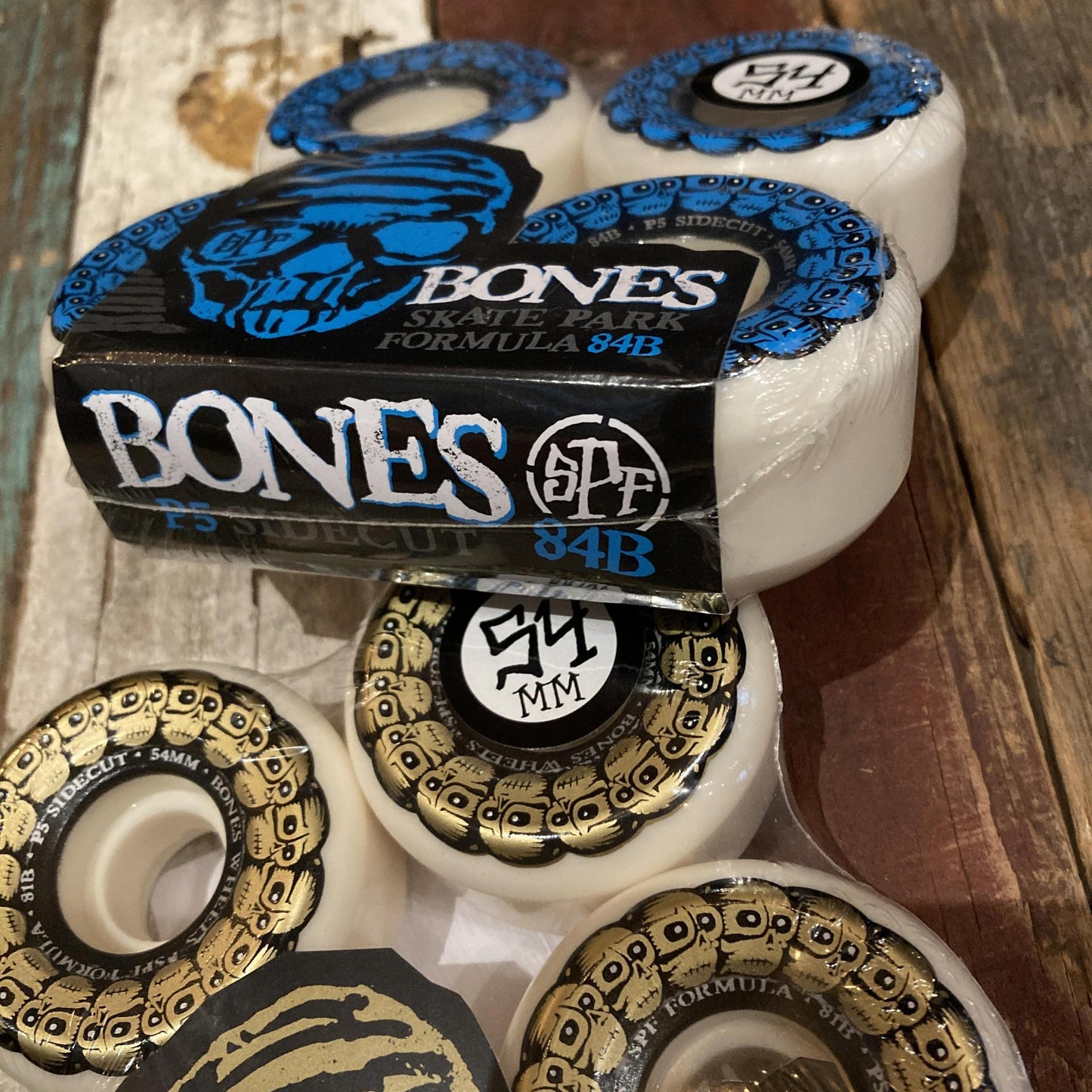 Circle Skulls 54mm Bones Skatepark Formula