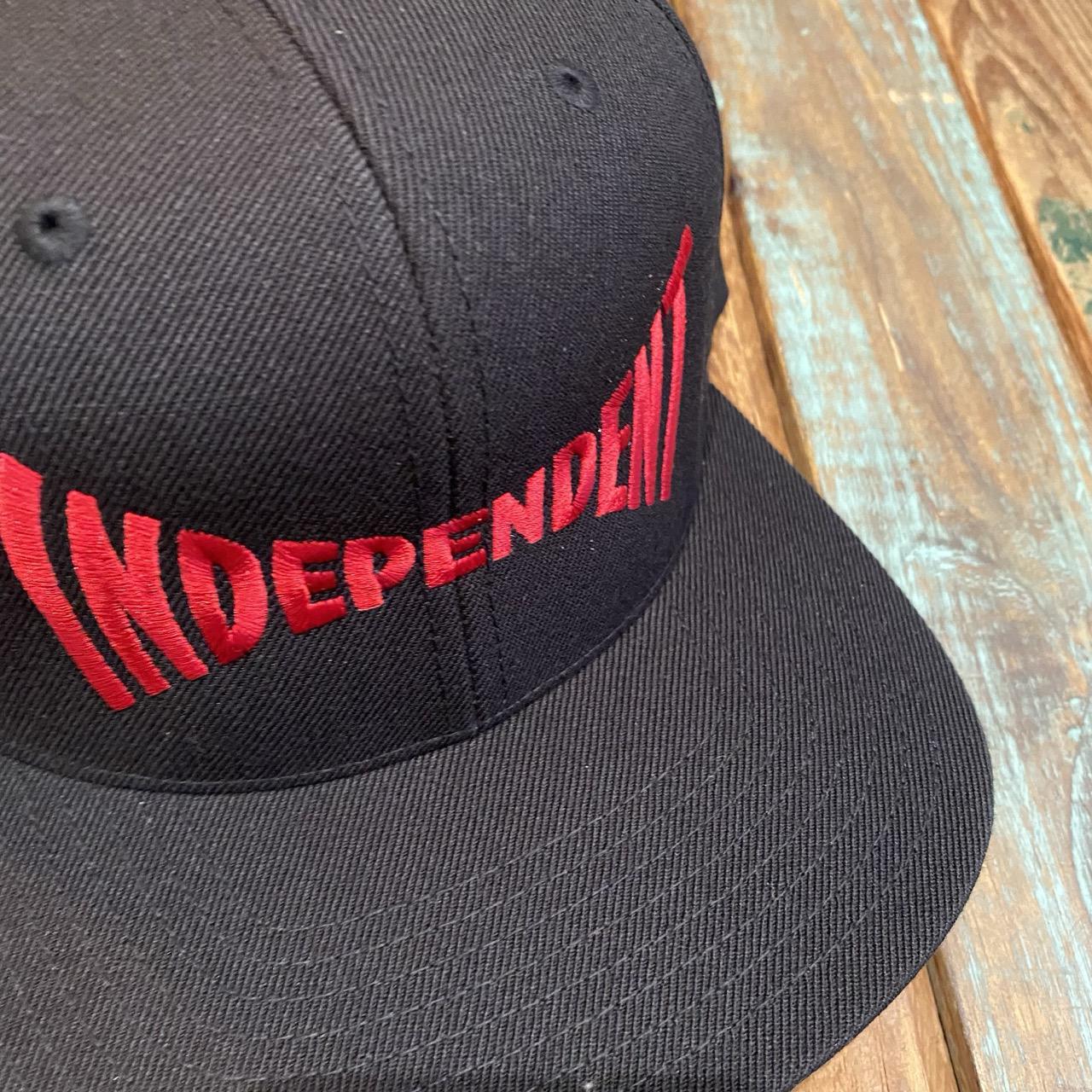 Independent Span Embroidered Snapback Structured Hat (Black/Dark Red)