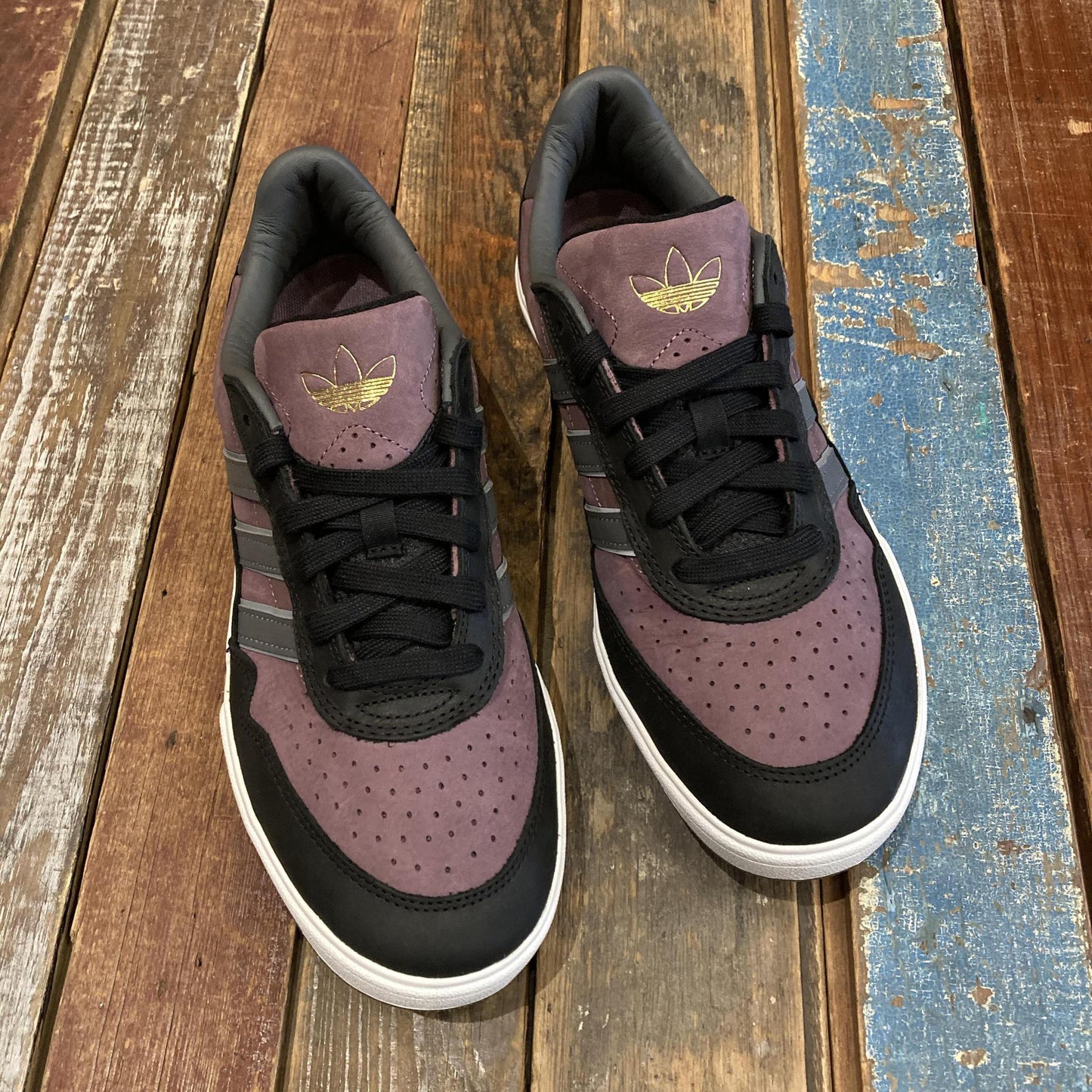 ADIDAS Tyshawn II (Shadow Fig - Grey Five - Core Black)