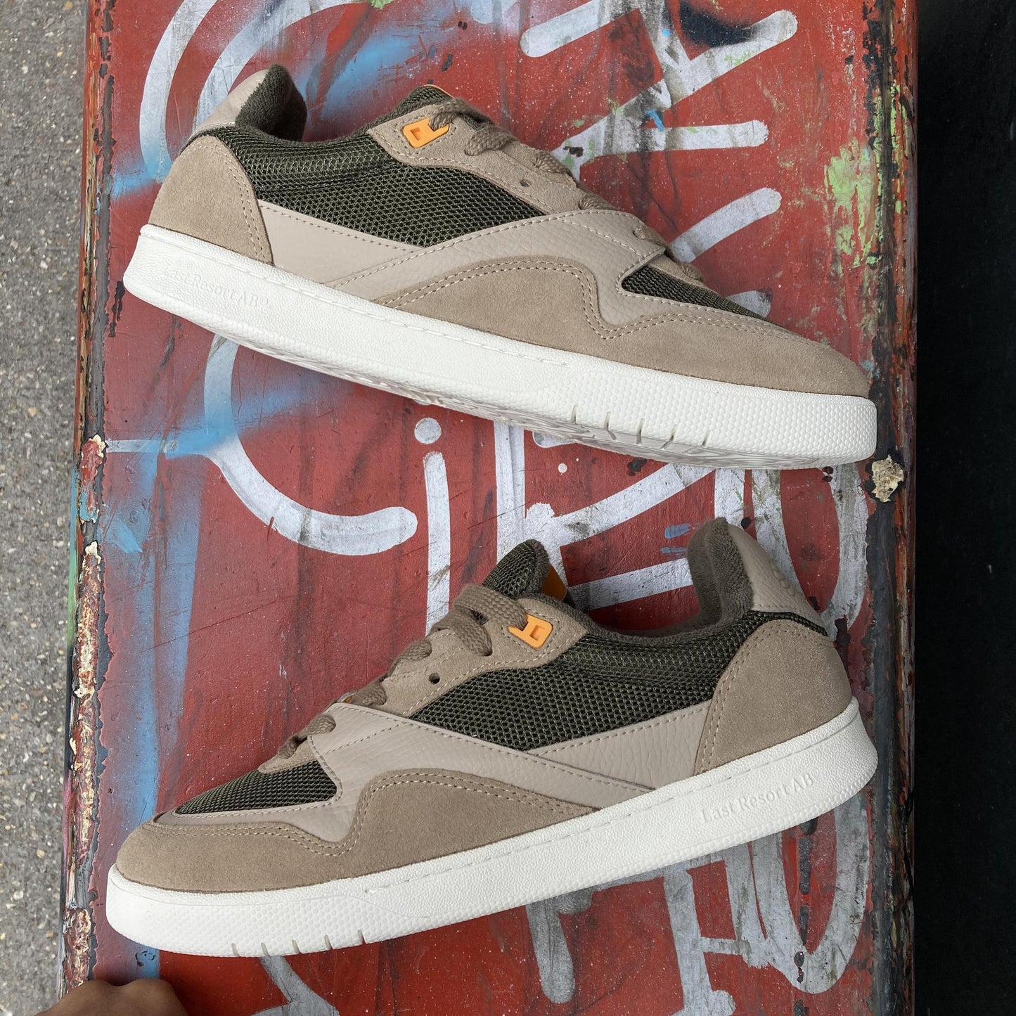 CM002-Lo (Tactile Green/White)