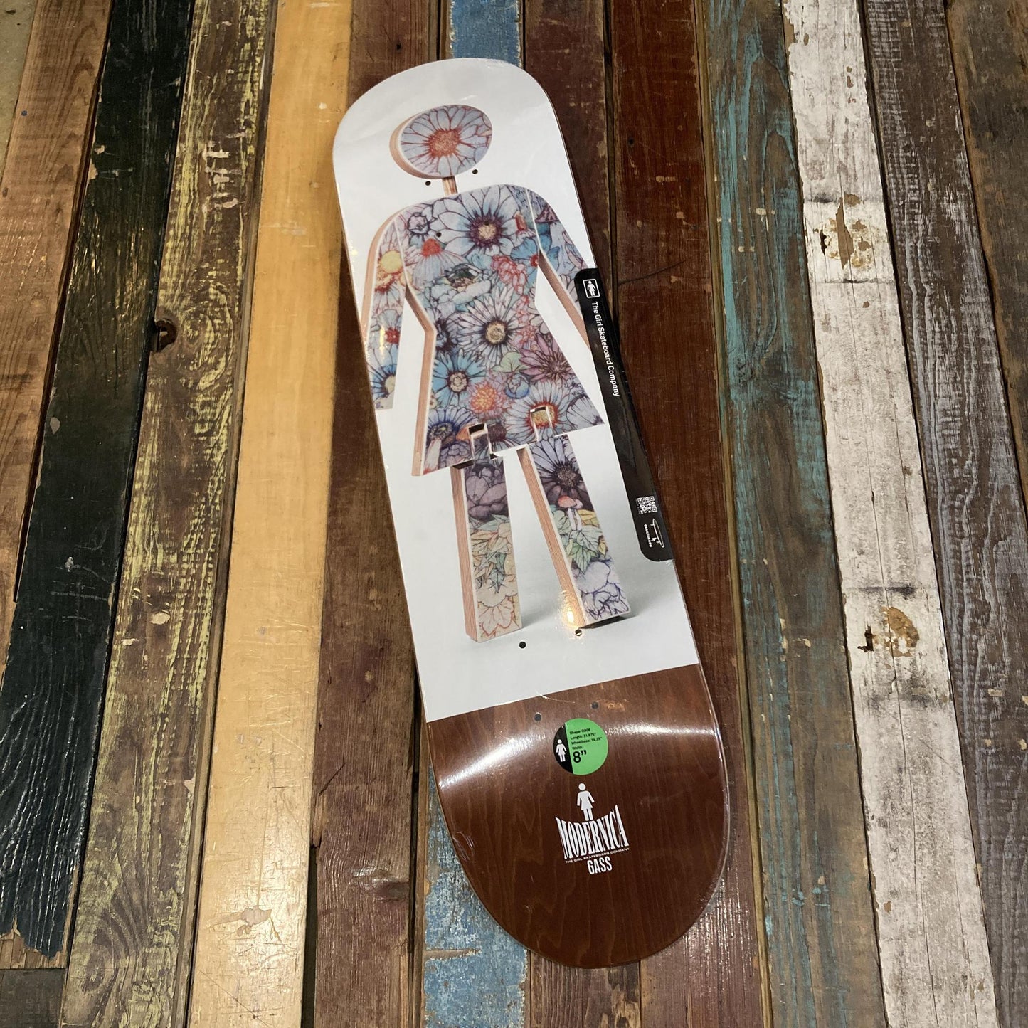 GIRL MODERNICA DECK