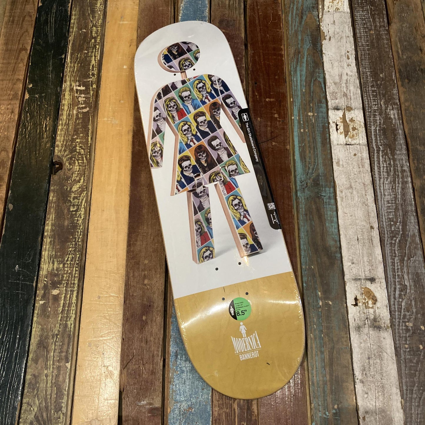 GIRL MODERNICA DECK