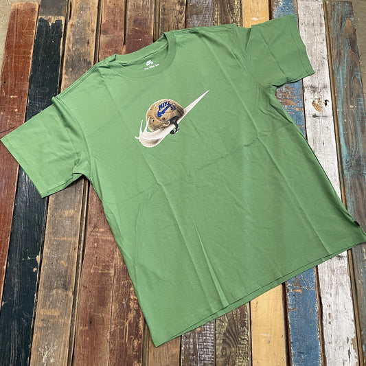 Nike SB M90 Republique T-Shirt (chlorophyll)