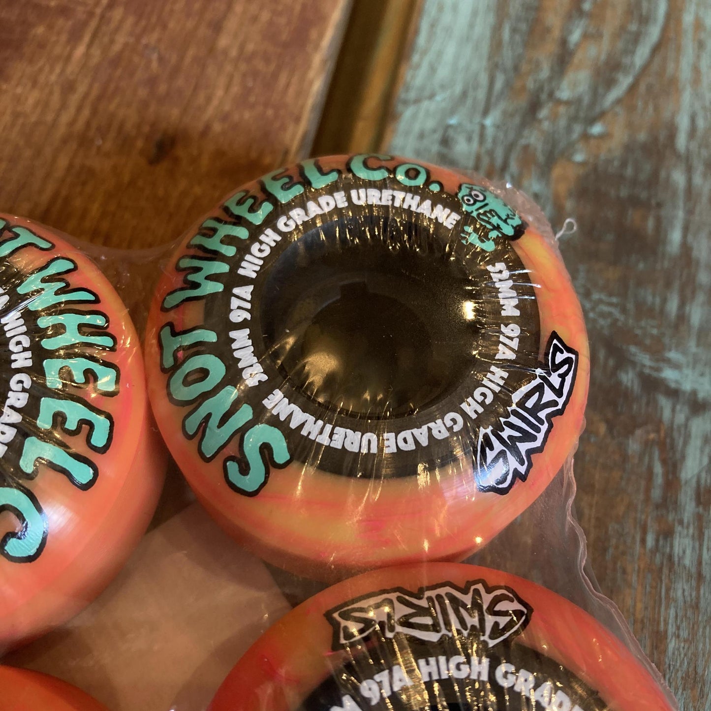 SNOT SWIRLS CORE 52MM 97A PINK/YELLOW BLK