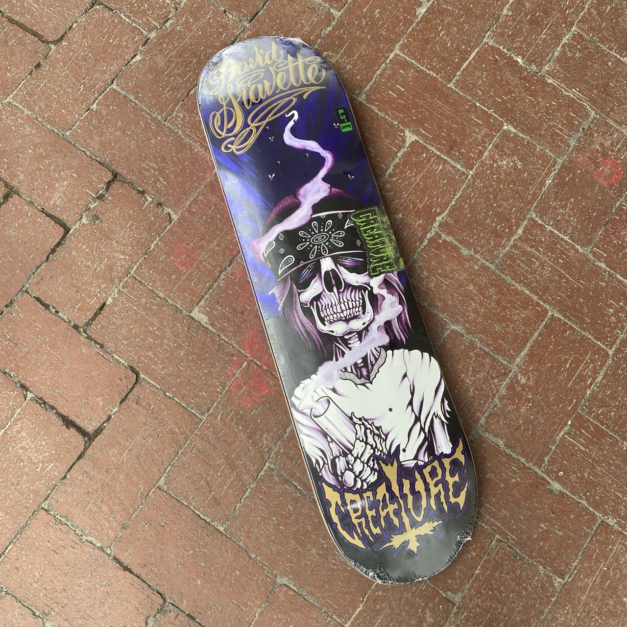 Gravette Hippie Skull 20th Pro 8.3in x 32.2in Creature Deck