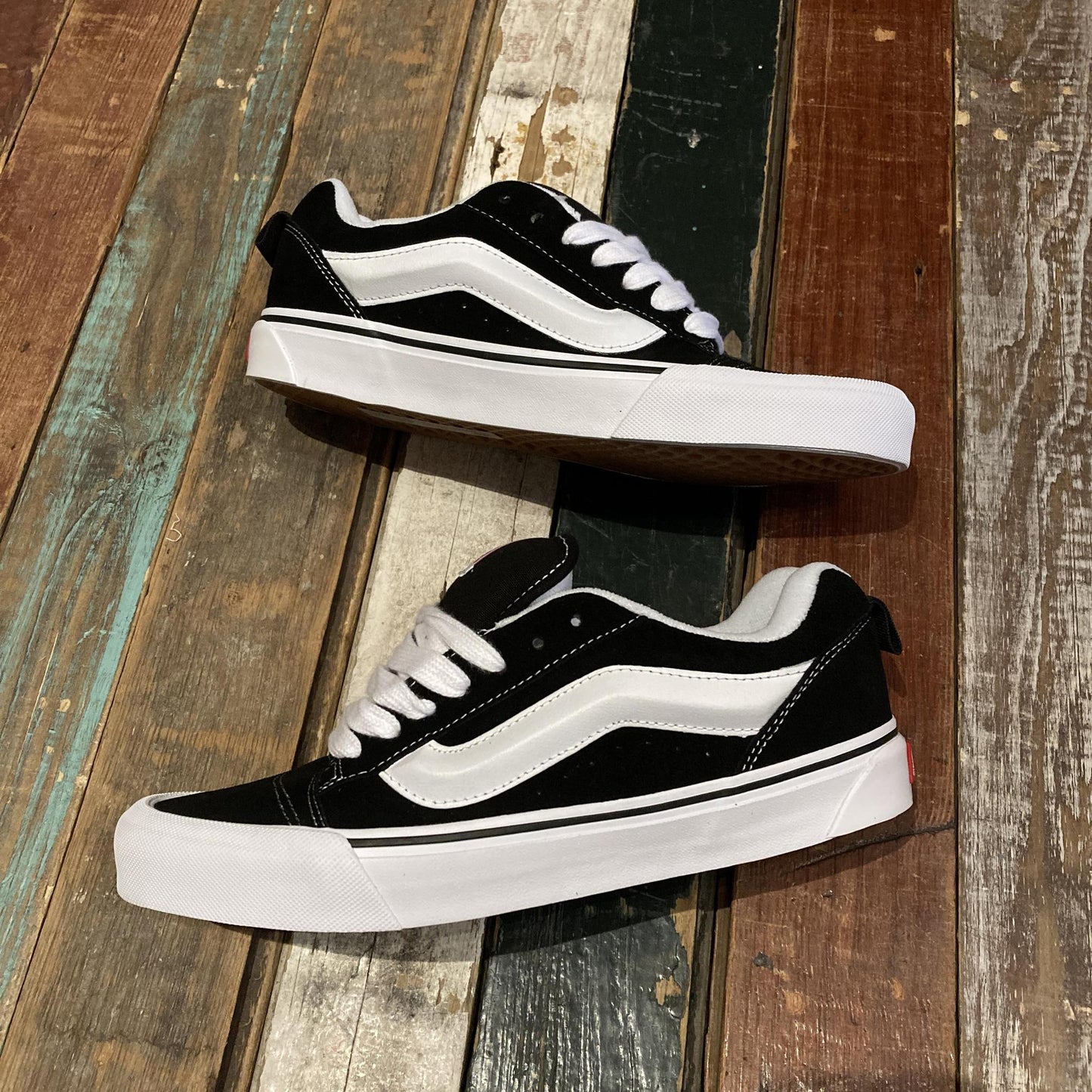 Vans Knu Skool (Black/True White)