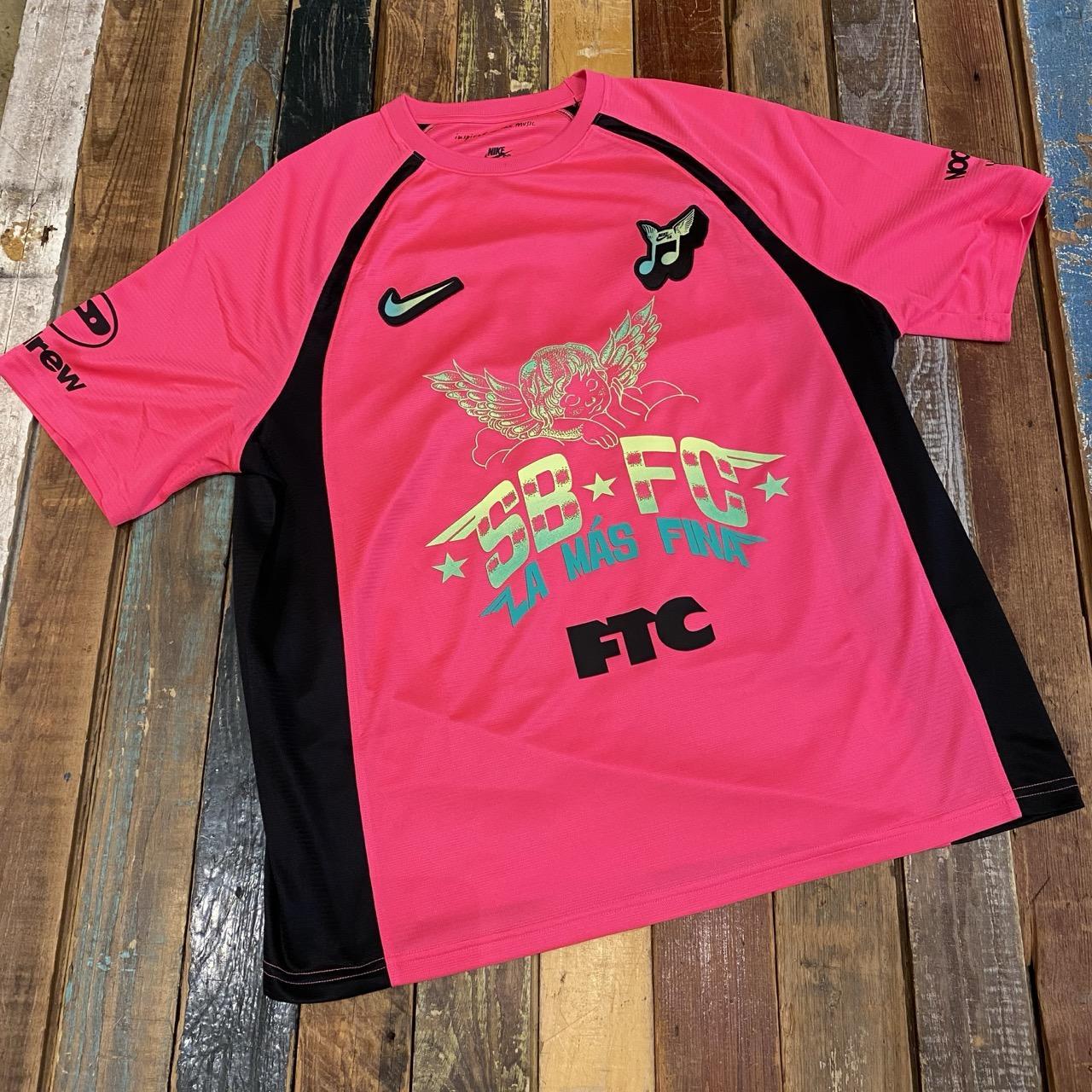 Nike SB X FC Short Sleeve Soccer Jersey (Hyper Pink)