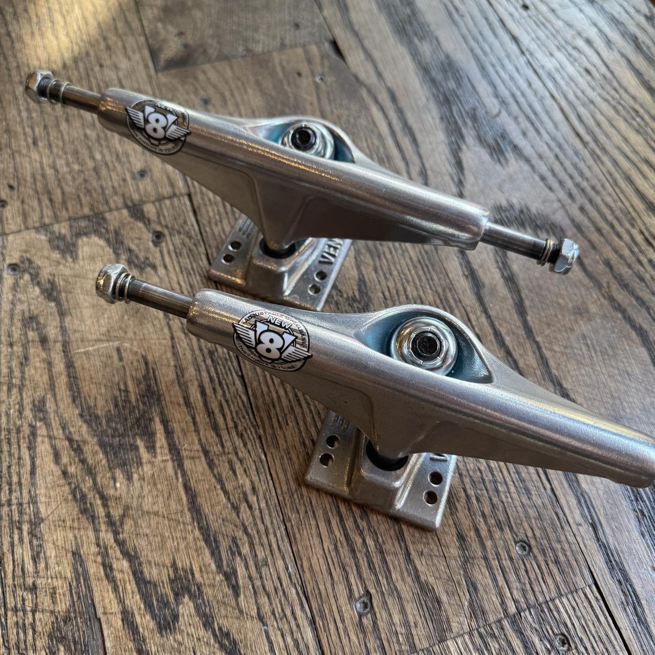 Venture 6.1 V8 Polished Trucks