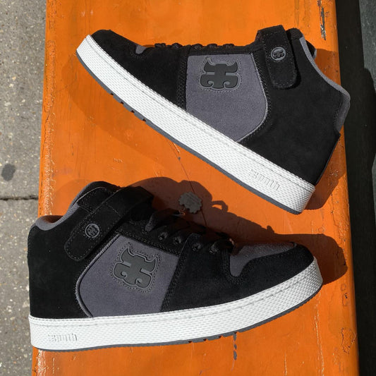 Ipath Grasshopper : (Black Suede)