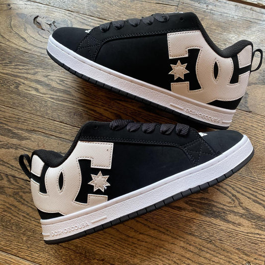 DC Court Graffik (Black)