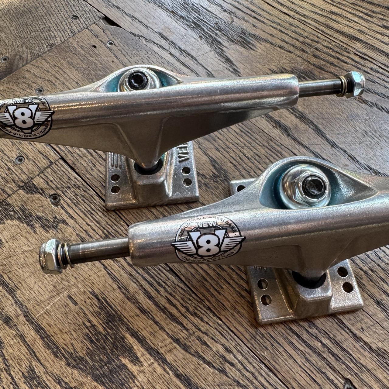 Venture 6.1 V8 Polished Trucks